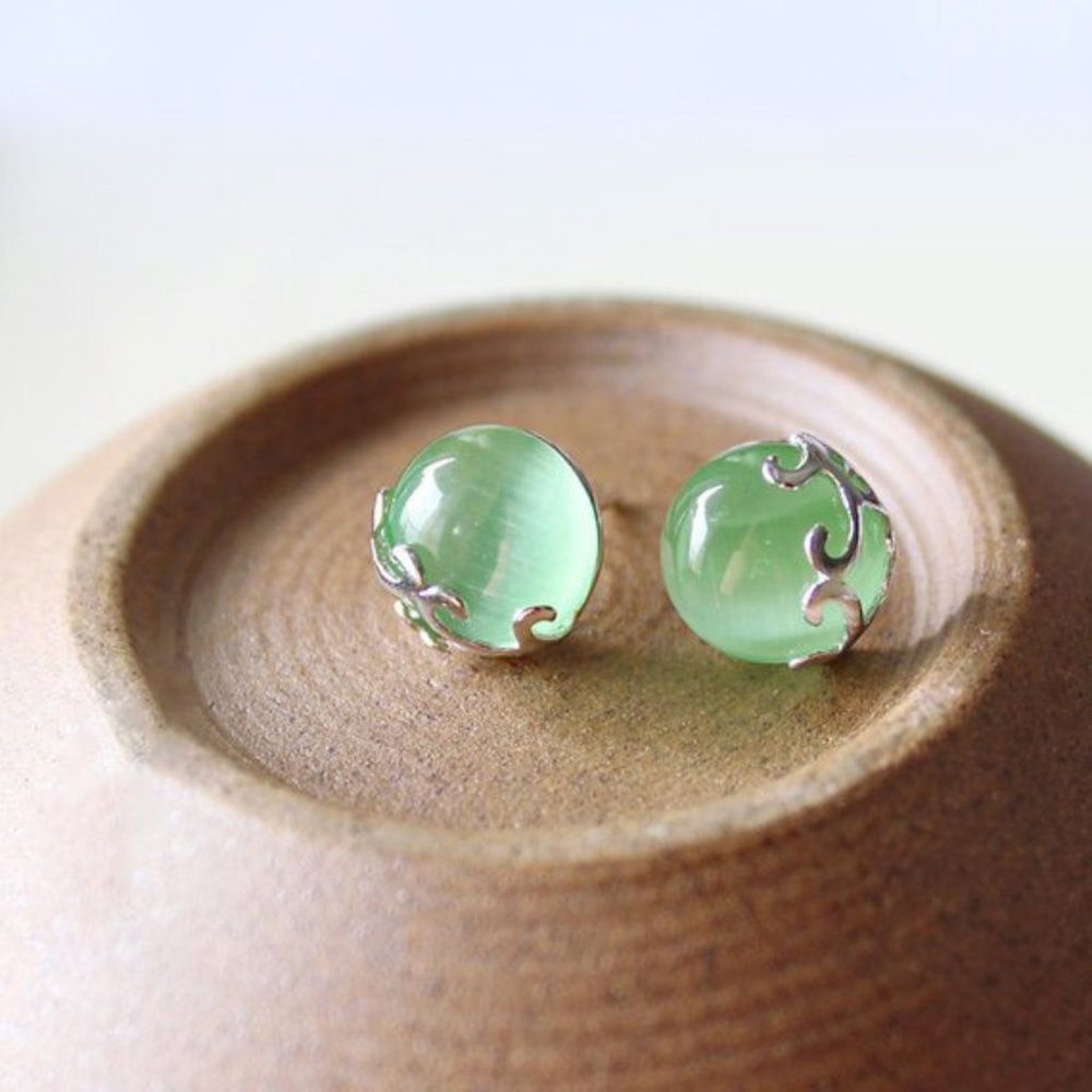 SOLD Emerlad Green Agate / Jade Earrings - Picture 1 of 9